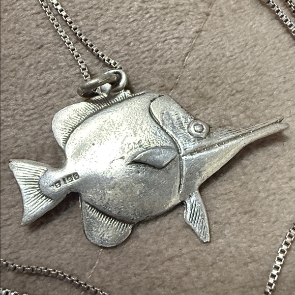 Sterling Silver 925 Fish Pendant Necklace 18’ chain - Picture 3 of 9